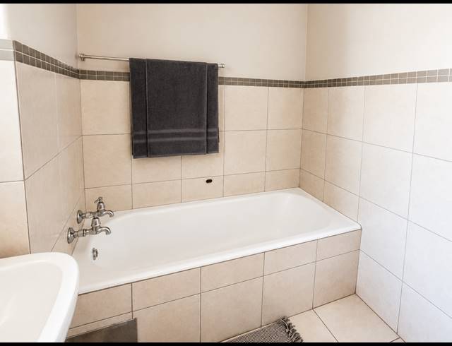 1 BEDROOM APARTMENT FOR SALE IN WINDSOR EAST